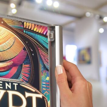 Totem lightbox in sleek alumium