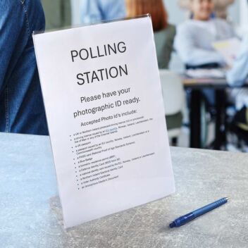 A4 tabletop print holder 