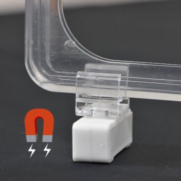 Showcard frame with magnet attachment